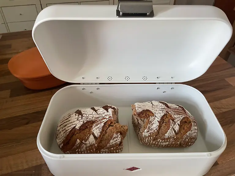 Test Brotkästen Wesco passen 2 Laibe rein.jpg